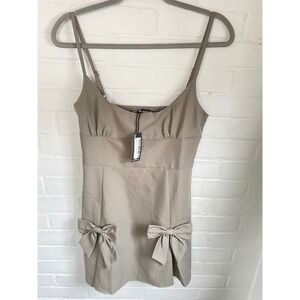 NWT PrettyLittleThing Khaki/Taupe Tailored Woven Pleated Bow Shift Mini Dress 6